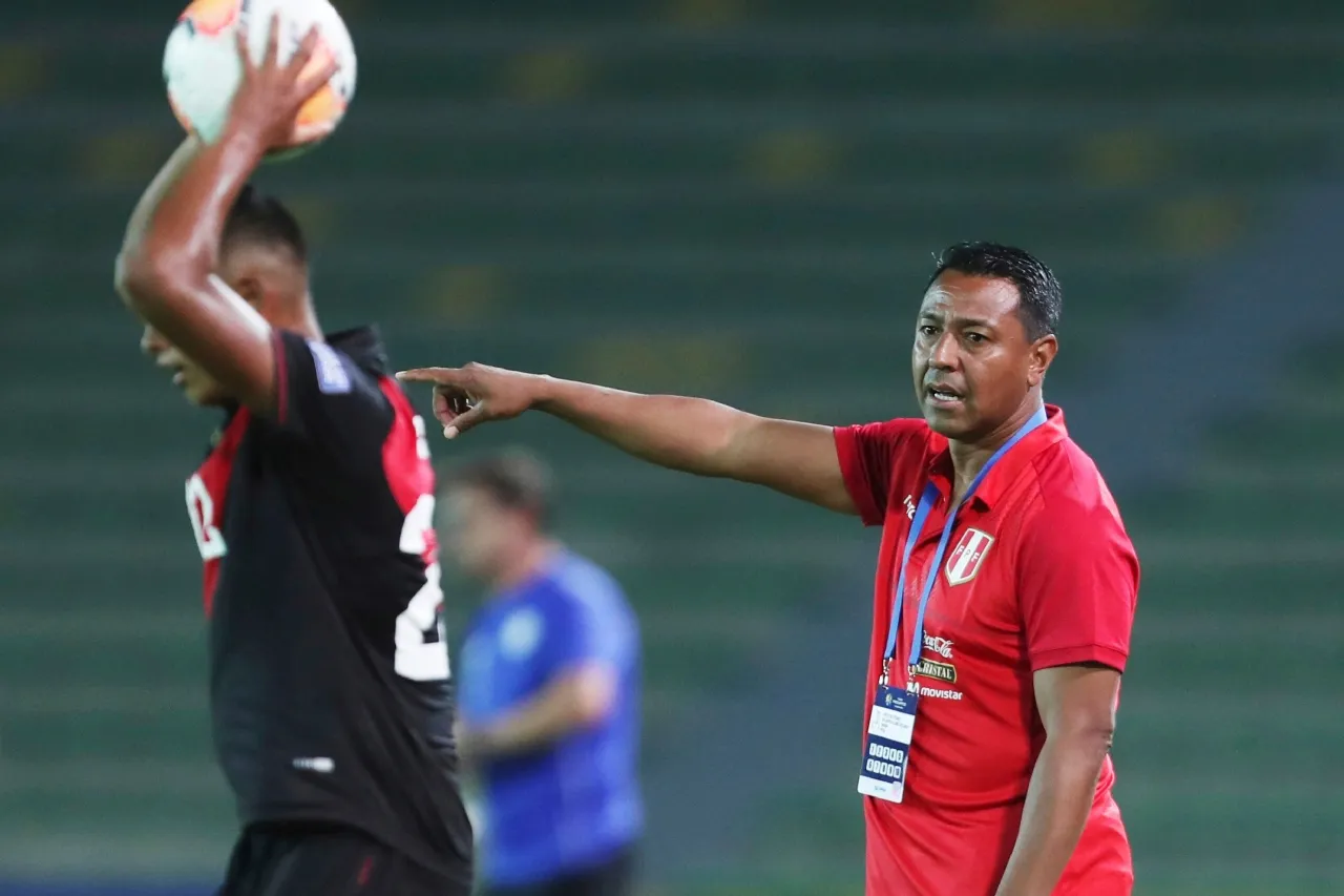 Nombran a Nolberto Solano como técnico de Pakistán