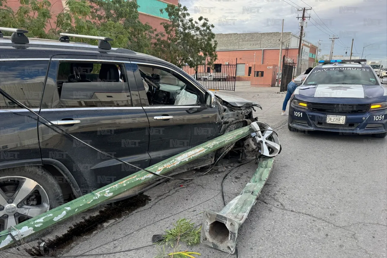 Suegros le prestan la camioneta y termina destrozada en el eje vial