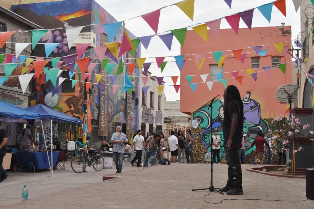 Mercado Solidario regresa con cumbia, cine y arte en la Plaza Cervantina