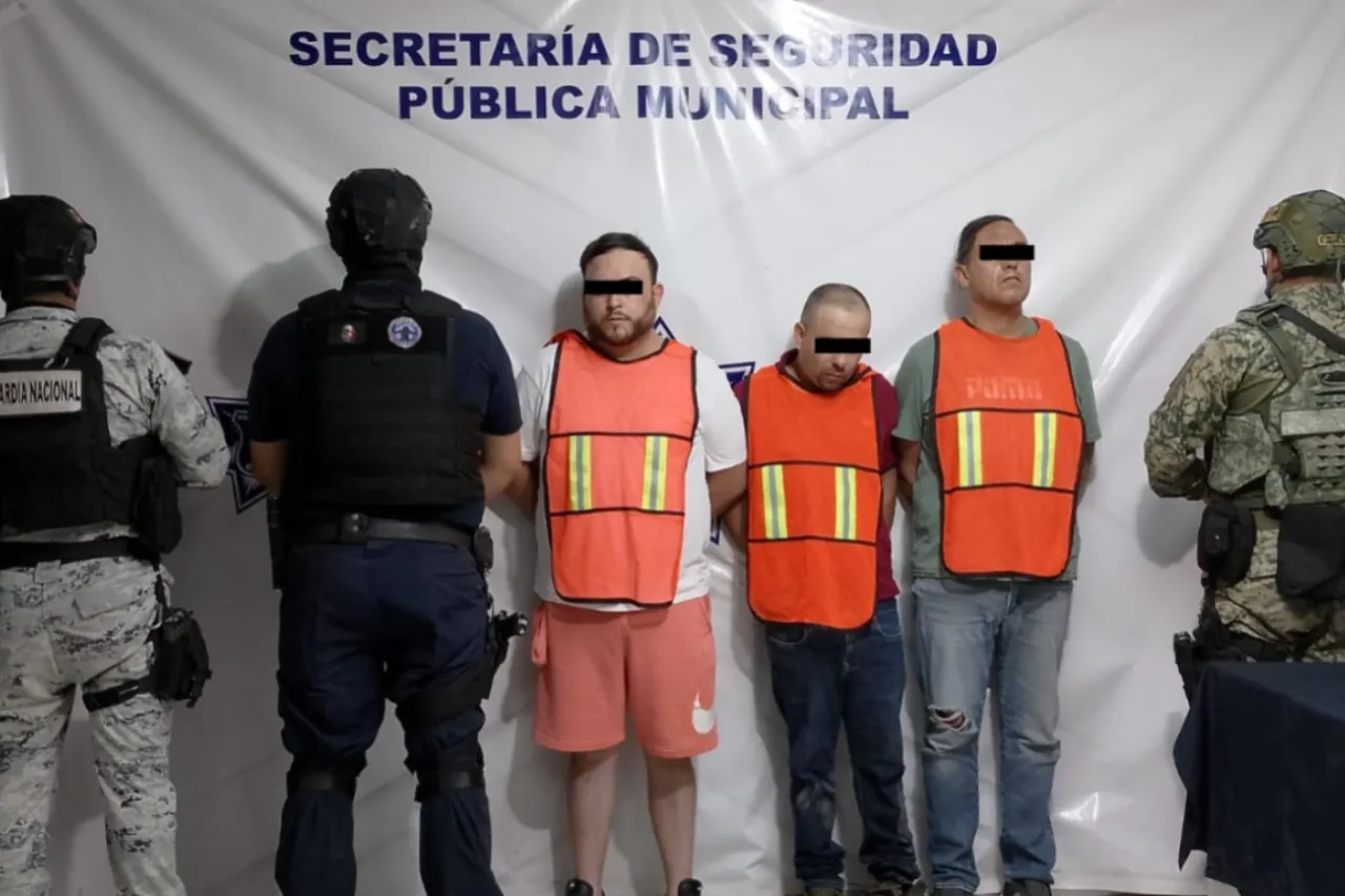 Ofrecen dinero a agentes para evitar arresto por robo