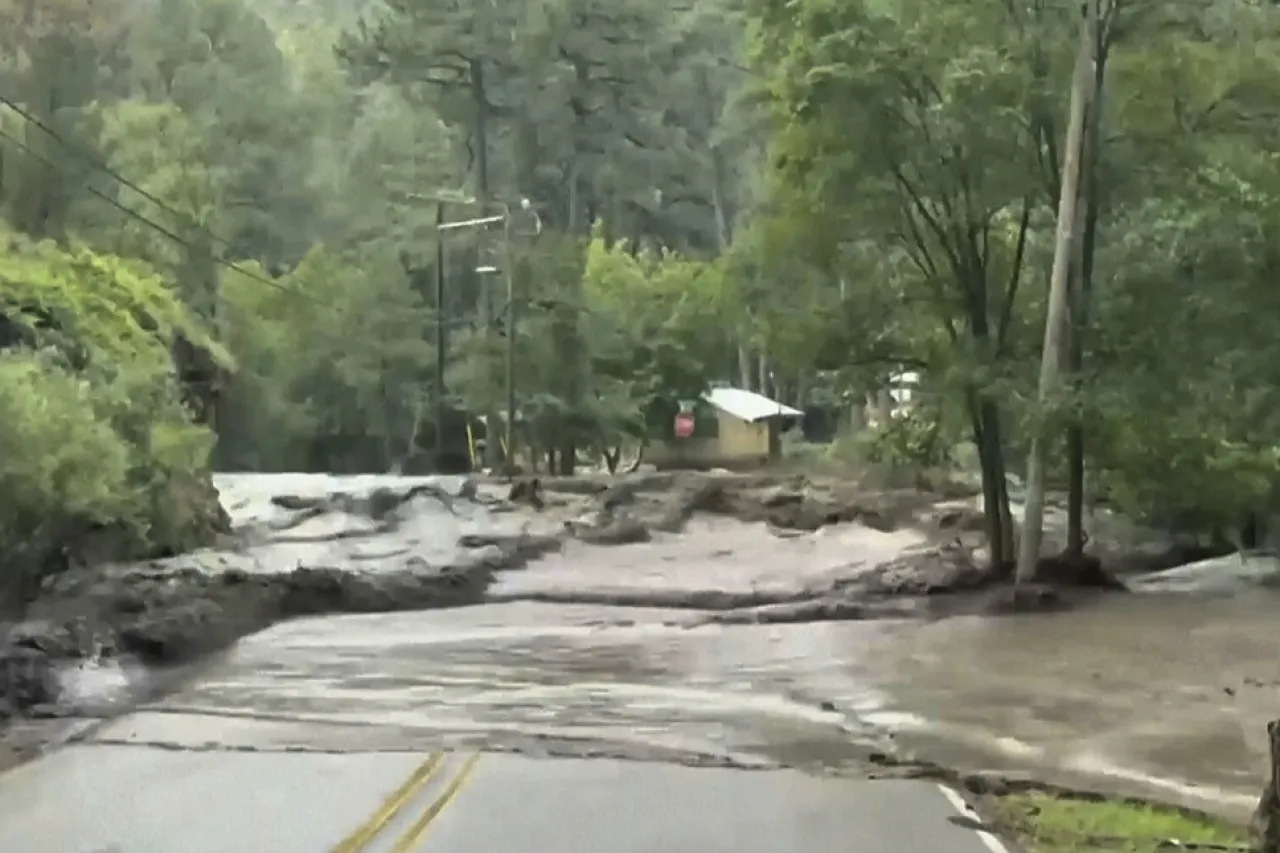 Al menos 5 personas son rescatadas tras inundaciones en Ruidoso, NM