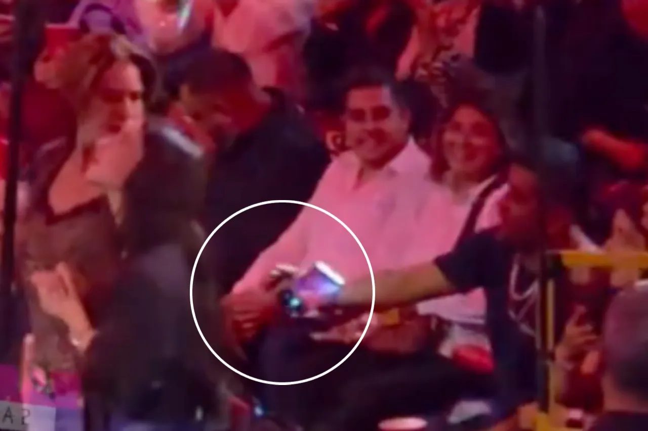 'Nefasta y grosera'; tunden a Ángela por tapar vista a fan en concierto de Nodal