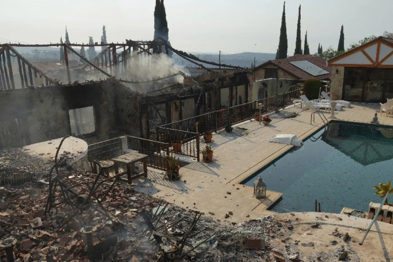 Se suman más países a lucha de Chipre contra incendio forestal