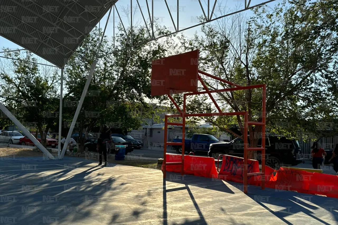 Instalan juegos y domo en parque El Encanto