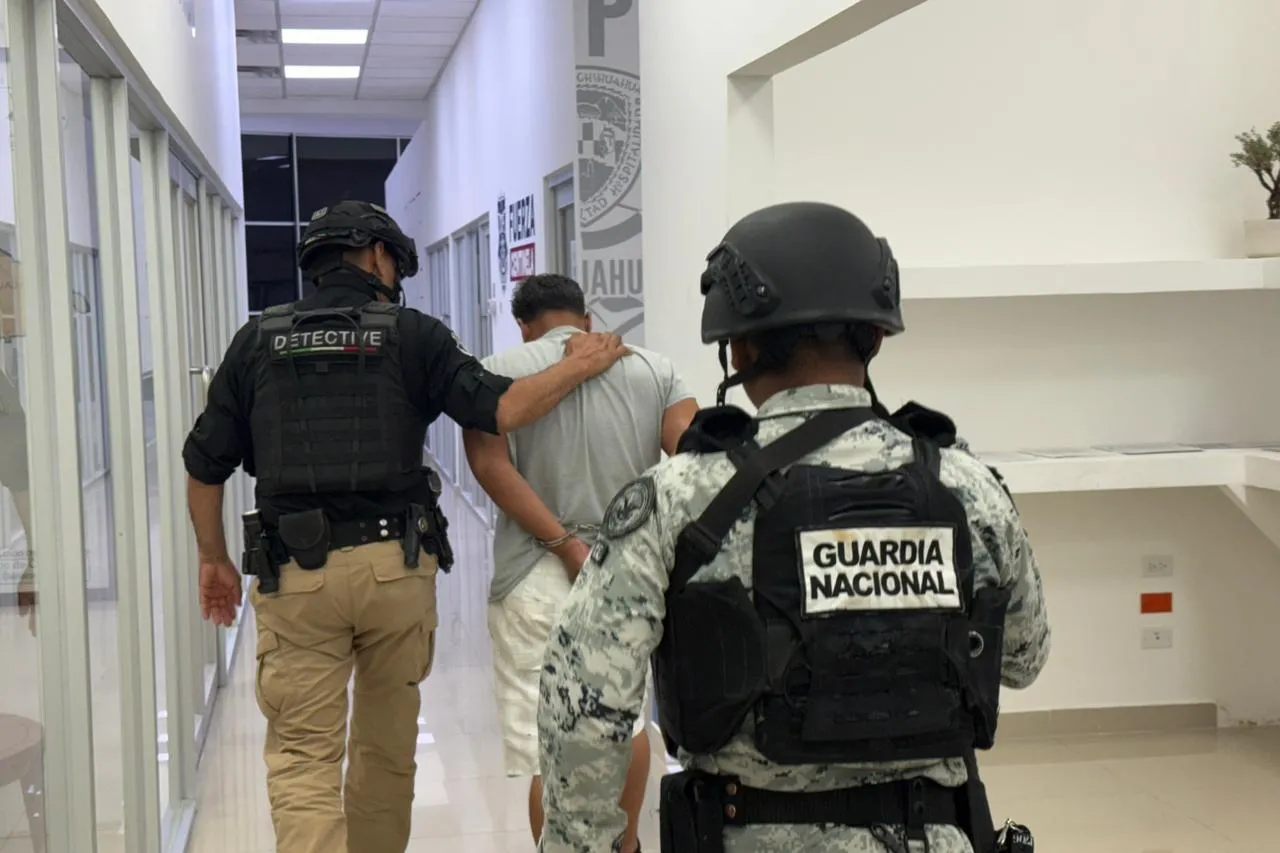 Cae sujeto a bordo de vehículo implicado en homicidio