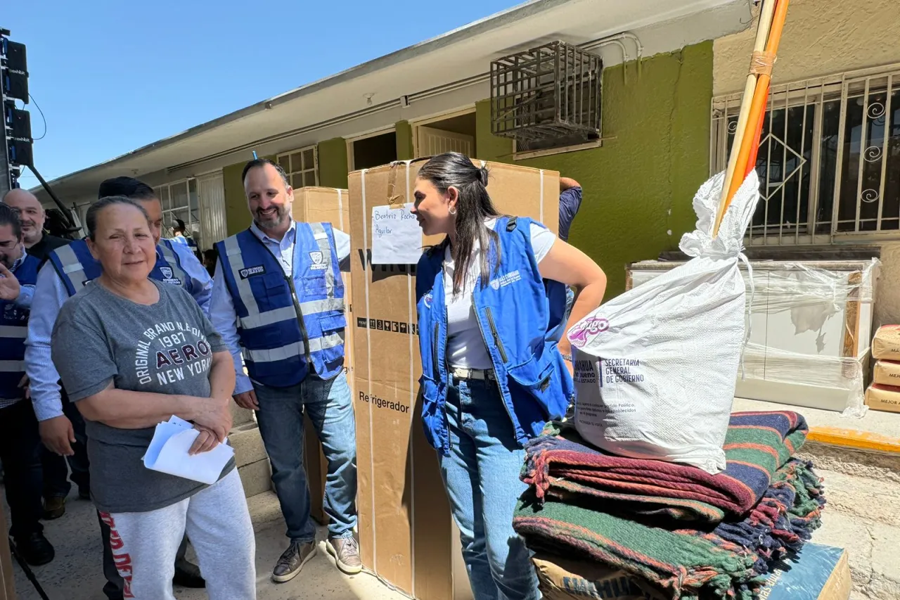 Lleva Estado despensas y electrodomésticos a damnificados por las lluvias
