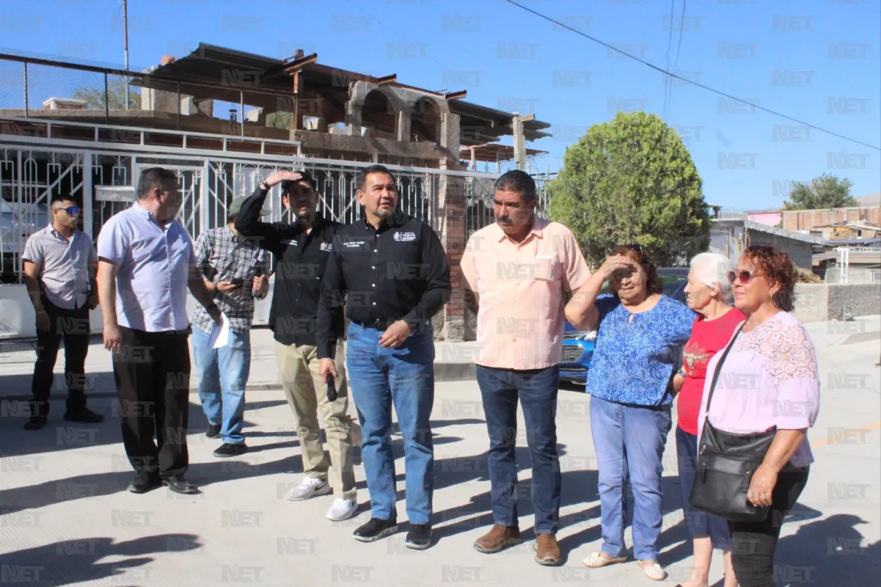 Entrega alcalde calle Cisne en Granjas de Chapultepec