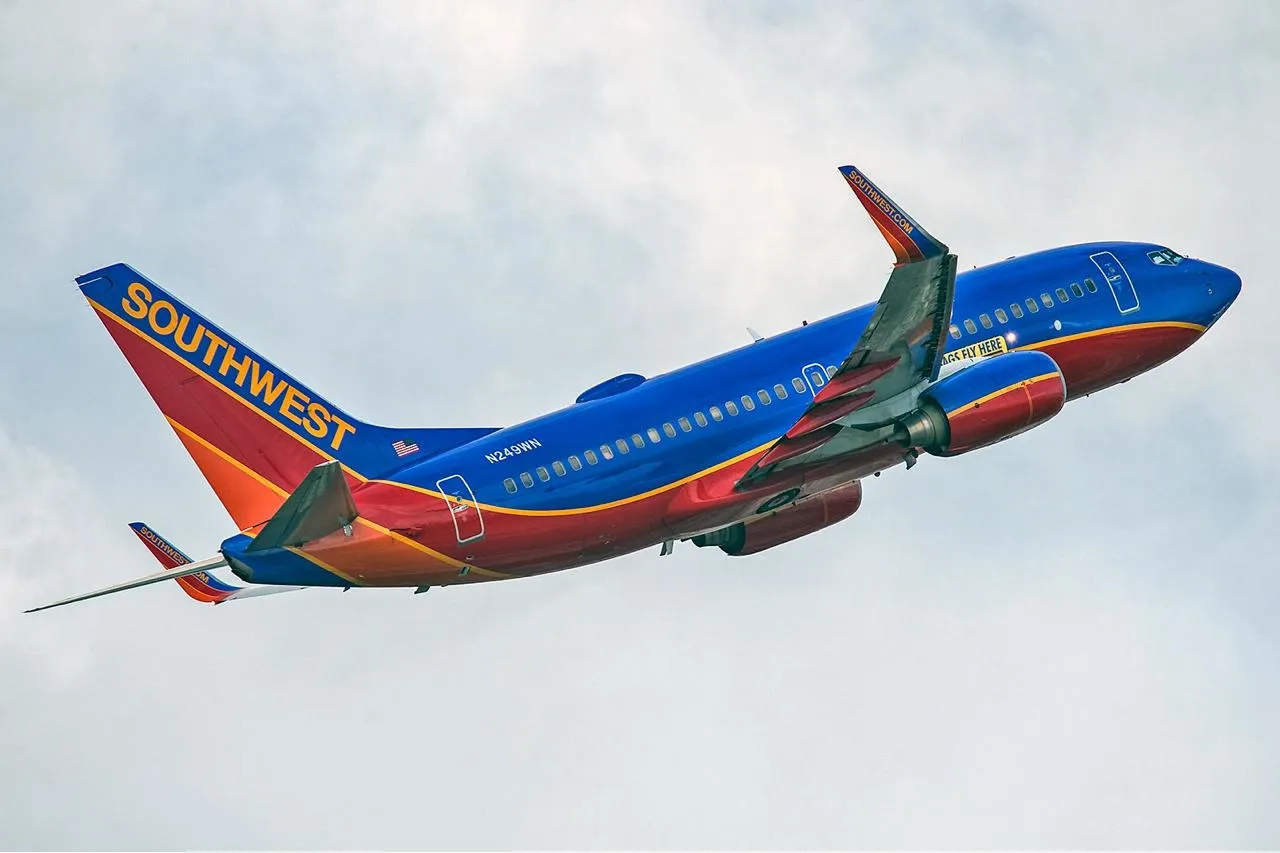 Avión de Southwest desciende dramáticamente para evitar choque con otro avión