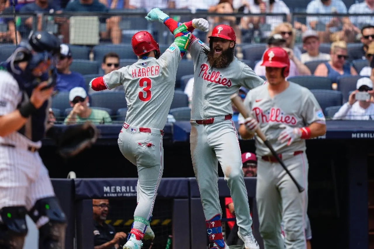 Phillies de Harper y Schwarber le caen a palos a los Yankees