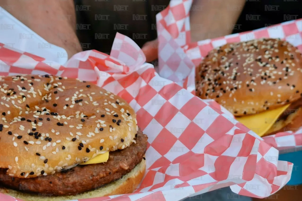 Invitan a venta de hamburguesas para costear quimioterapias de Enrique