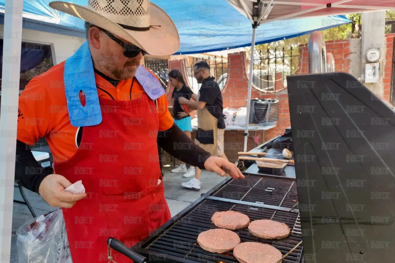 Invitan a venta de hamburguesas para costear quimioterapias de Enrique