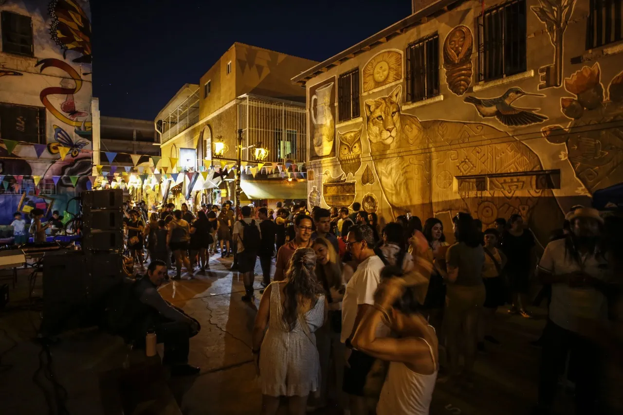 Caravana Cultural llena de ritmo, arte y comunidad la Plaza Cervantina