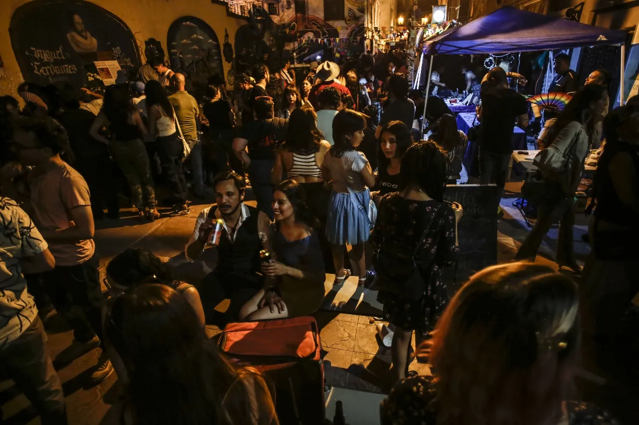 Caravana Cultural llena de ritmo, arte y comunidad la Plaza Cervantina