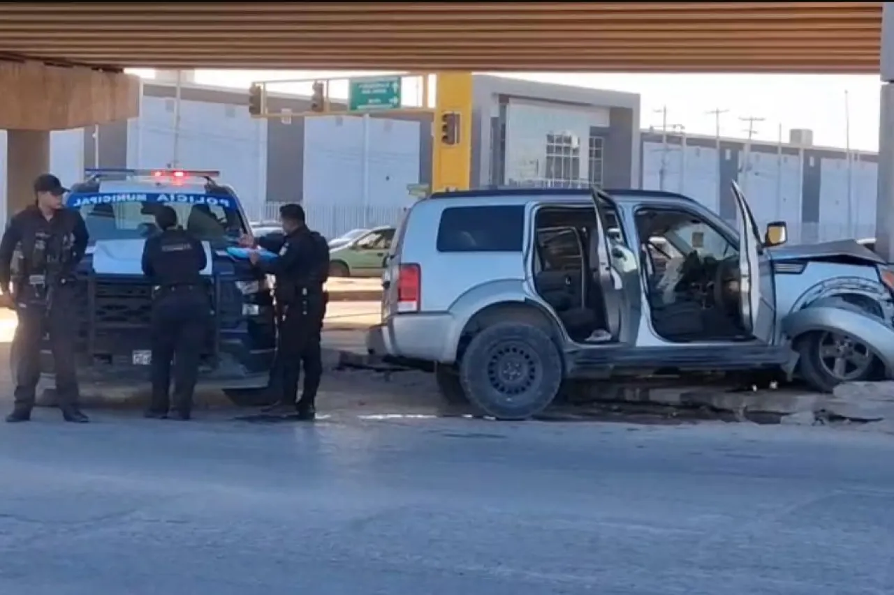 Persecución de menores ebrios termina en choque en Juárez-Porvenir