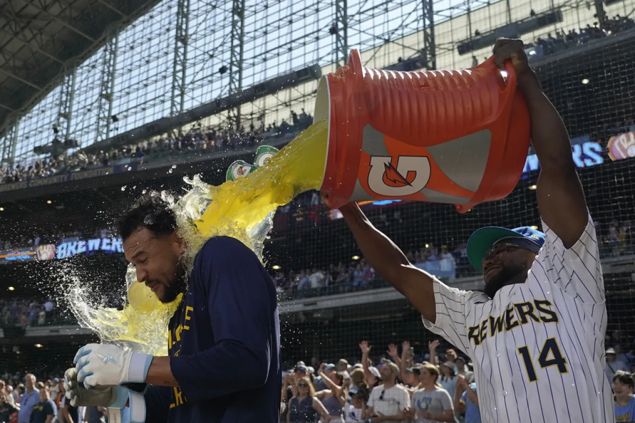 Perkins evita la barrida de Cerveceros ante Marlins