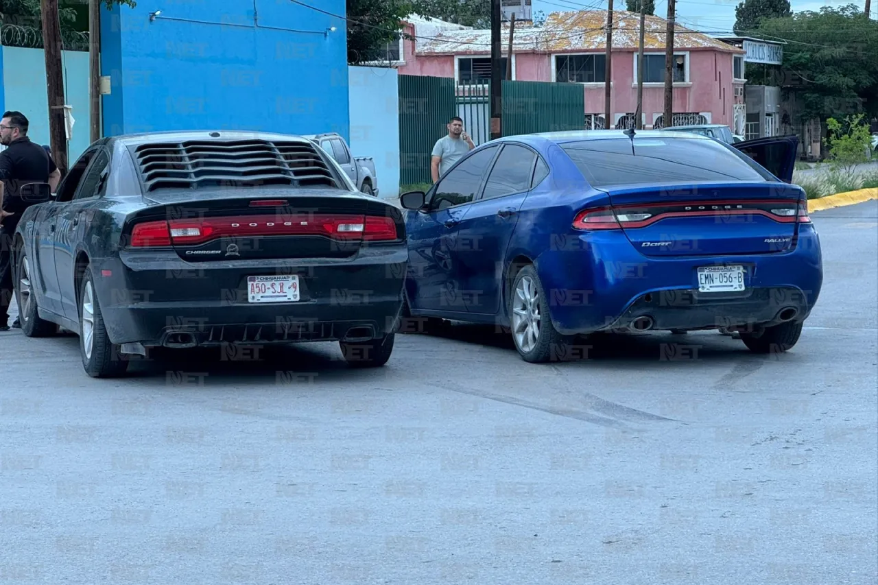 Guiador de Dart omite alto y choca contra Charger