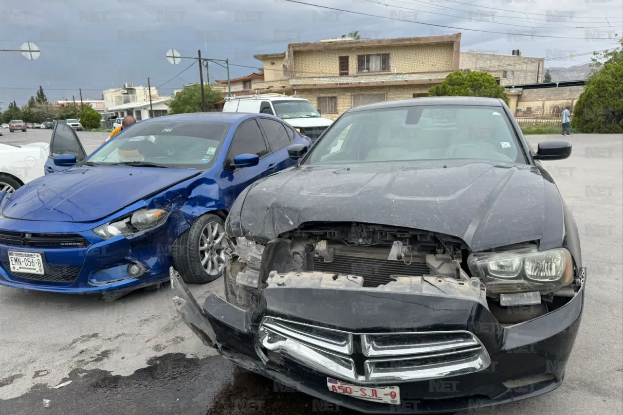 Guiador de Dart omite alto y choca contra Charger