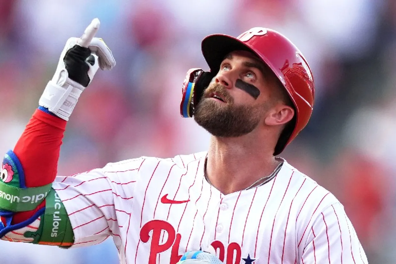 Hubo tiro: Discuten Bryce Harper y Rob Manfred por tope salarial