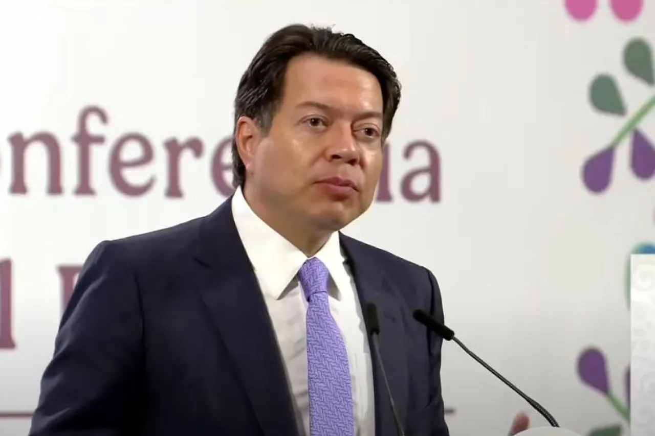 Sheinbaum llama a vivir con austeridad tras viaje de Mario Delgado a Europa