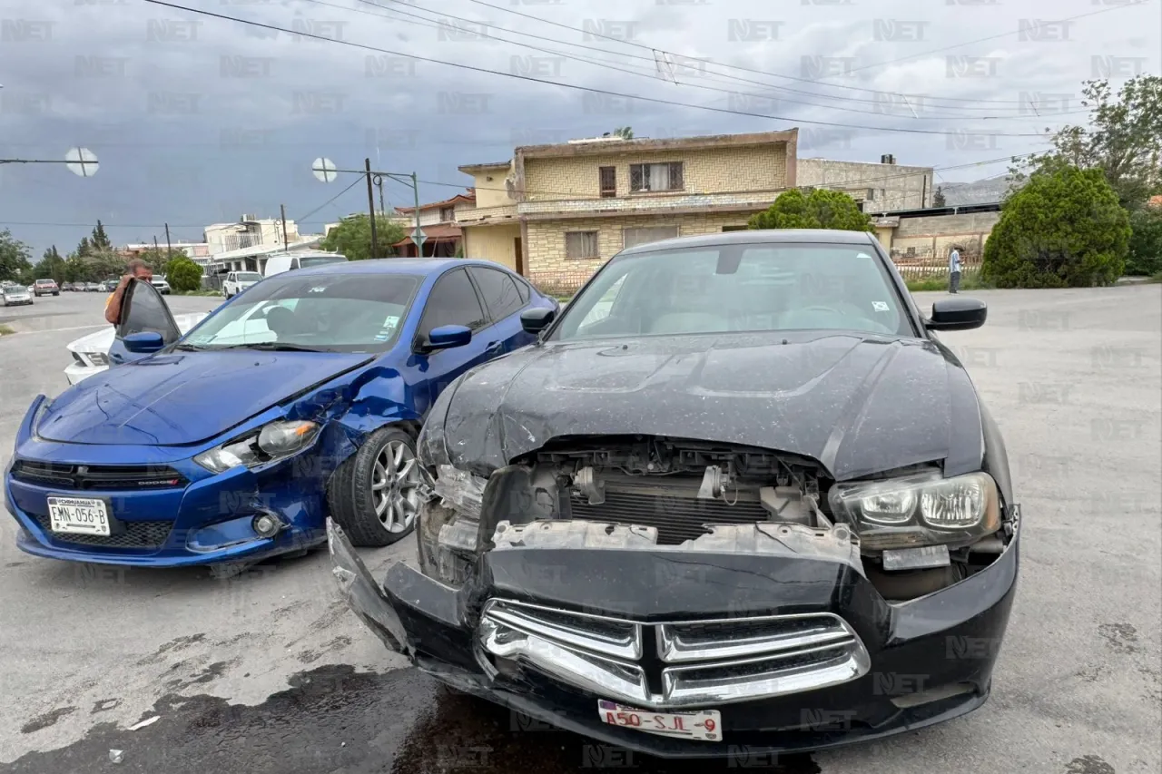 Guiador de Dart omite alto y choca contra Charger