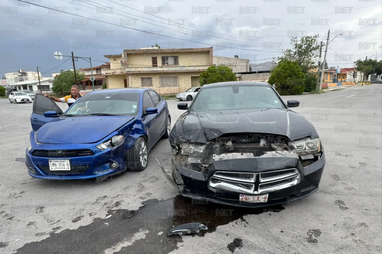 Guiador de Dart omite alto y choca contra Charger