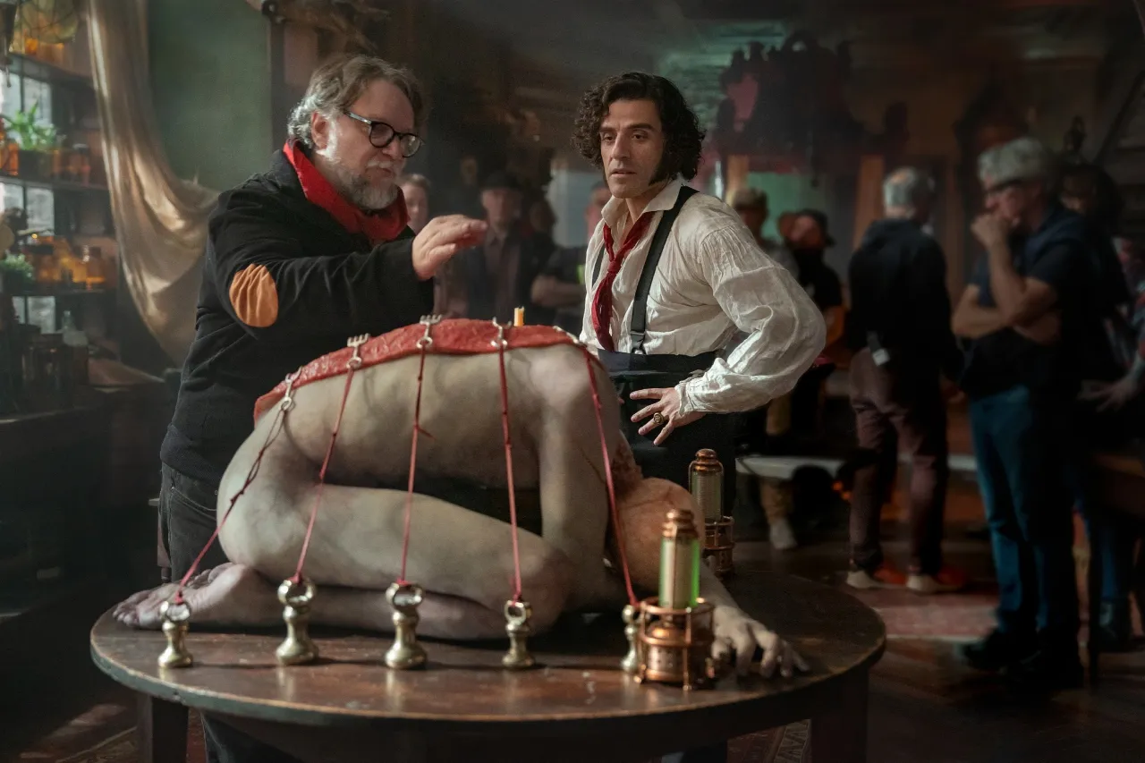 Lanza Netflix primeras imágenes de 'Frankenstein' de Guillermo del Toro