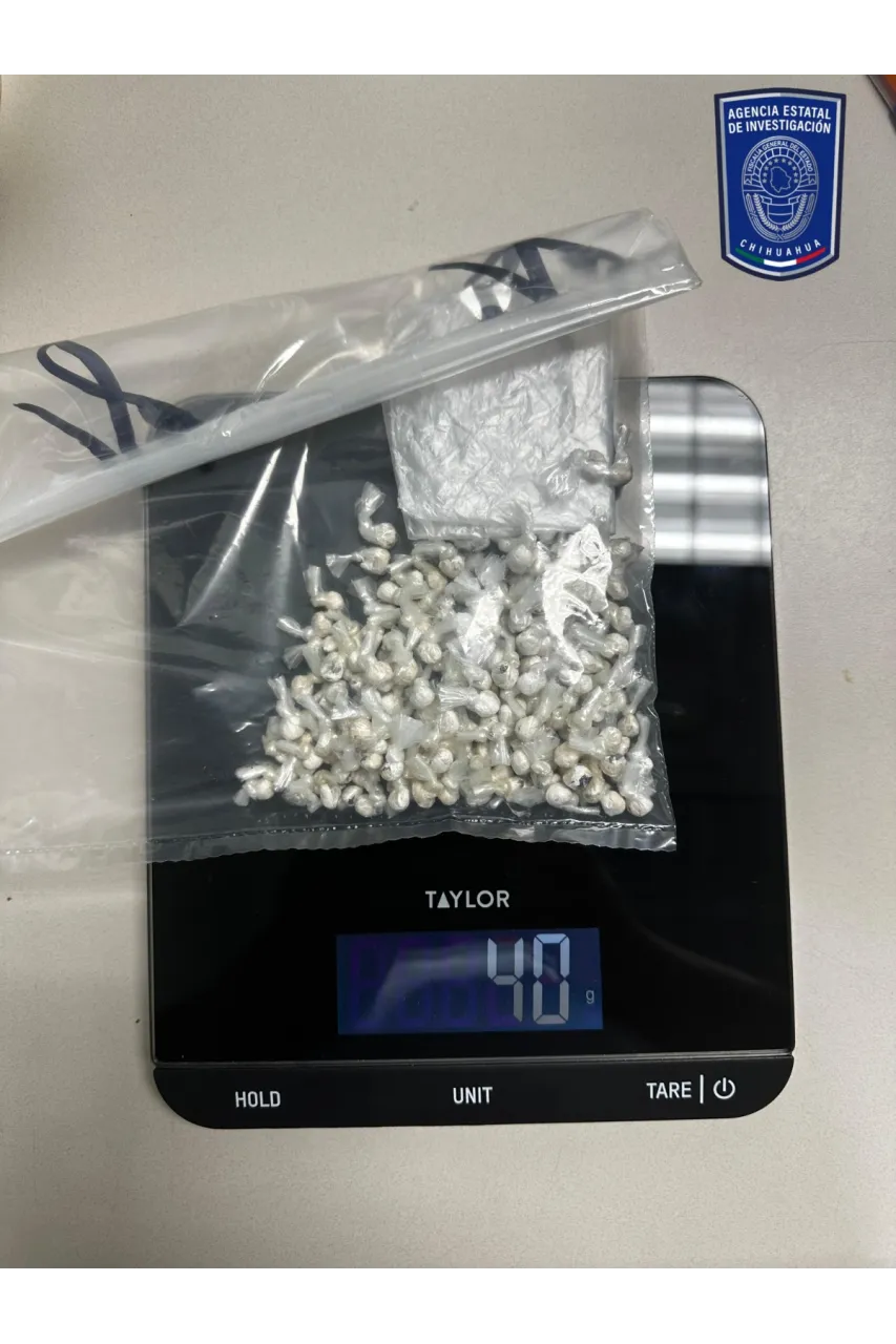 Capturan Estatales a dos sujetos con 250 dosis de droga