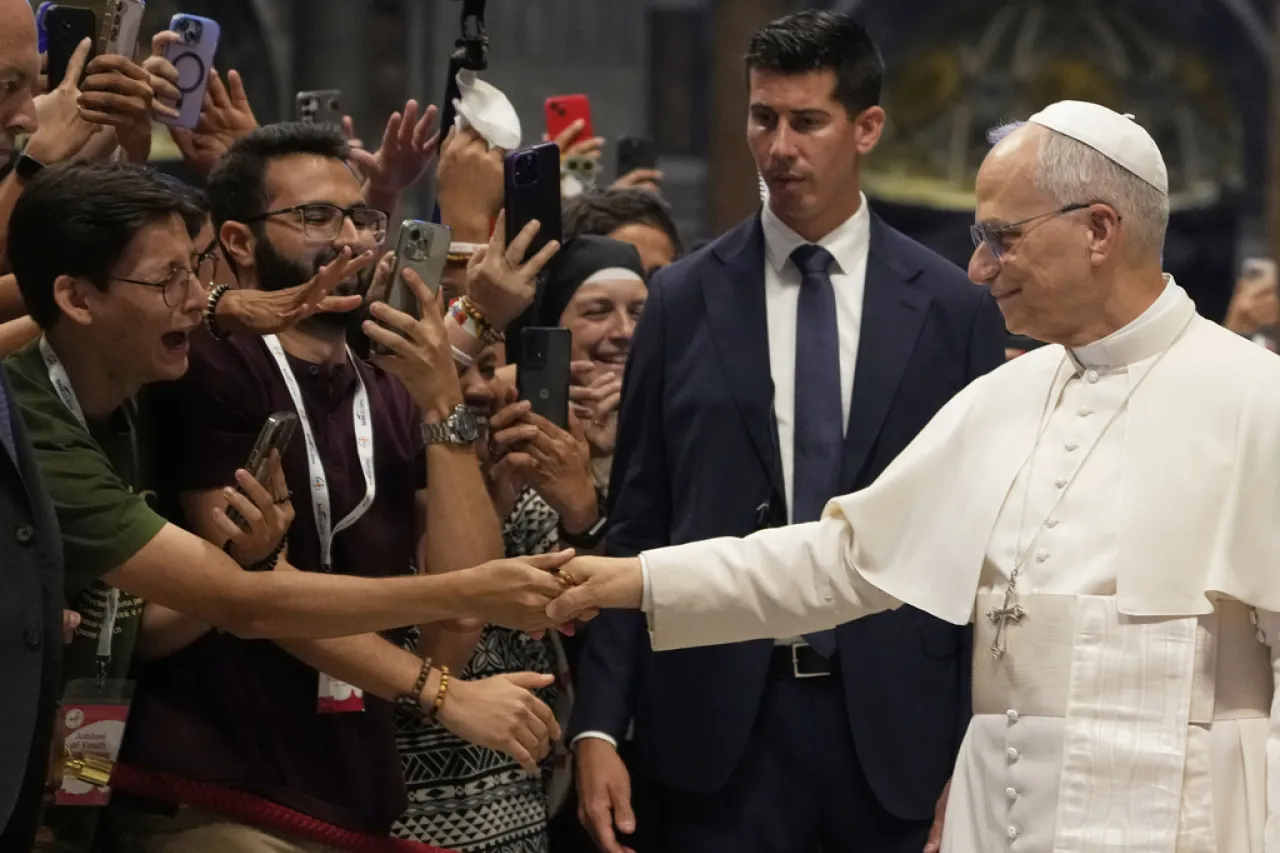 Reciben al Papa como estrella de rock en festival de influencers católicos
