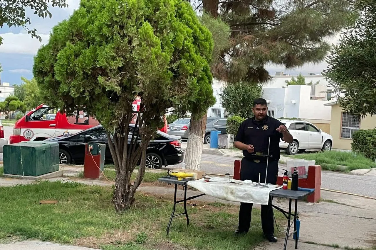 Imparten curso de primeros auxilios a residentes del fraccionamiento Lausane