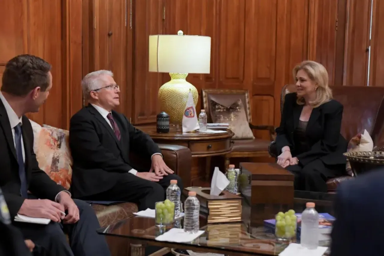 Se reúne Maru con el cónsul general de EU en Juárez