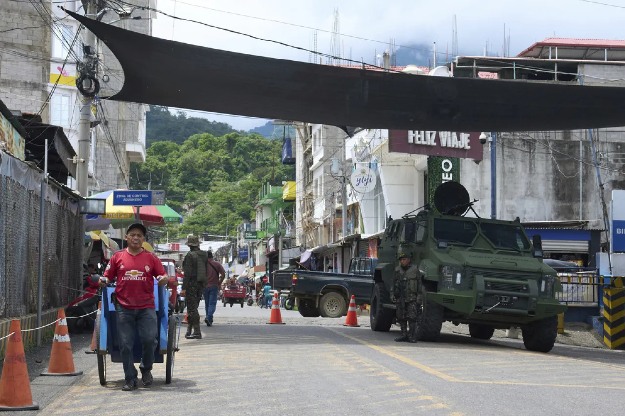 Guatemala despliega gran operativo contra grupo criminal en frontera con México