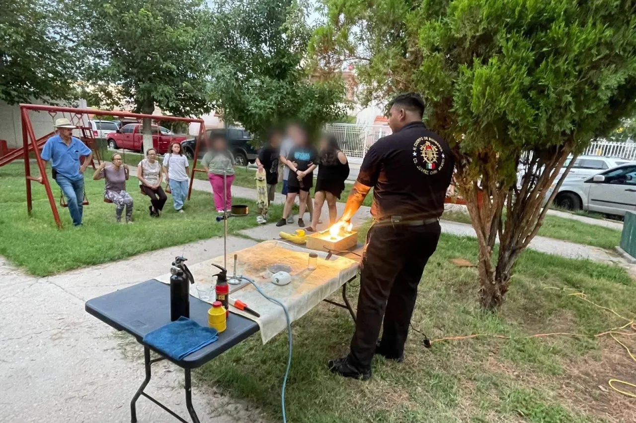 Imparten curso de primeros auxilios a residentes del fraccionamiento Lausane