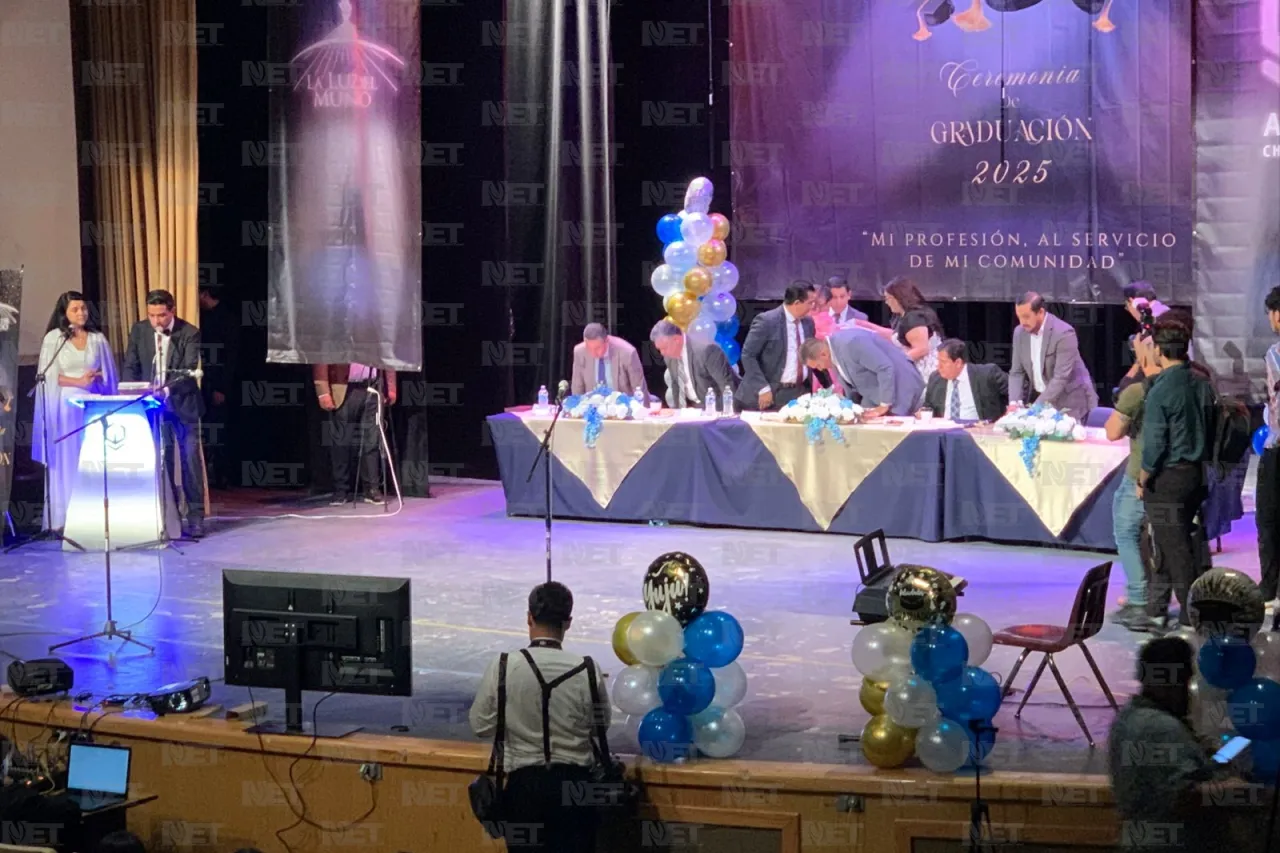 Se gradúan 200 estudiantes de la APEM