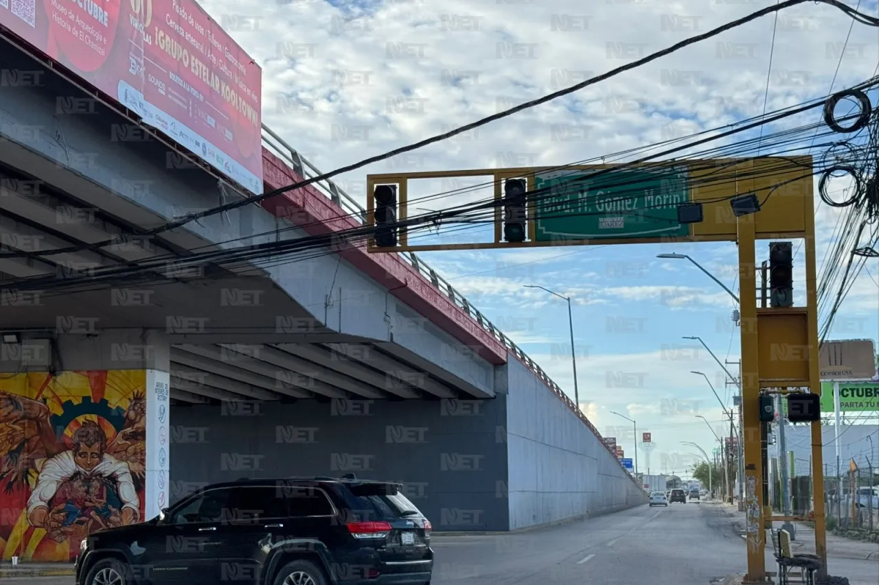 Embotellamiento por falla de semáforo en Puente al Revés desquicia a guiadores