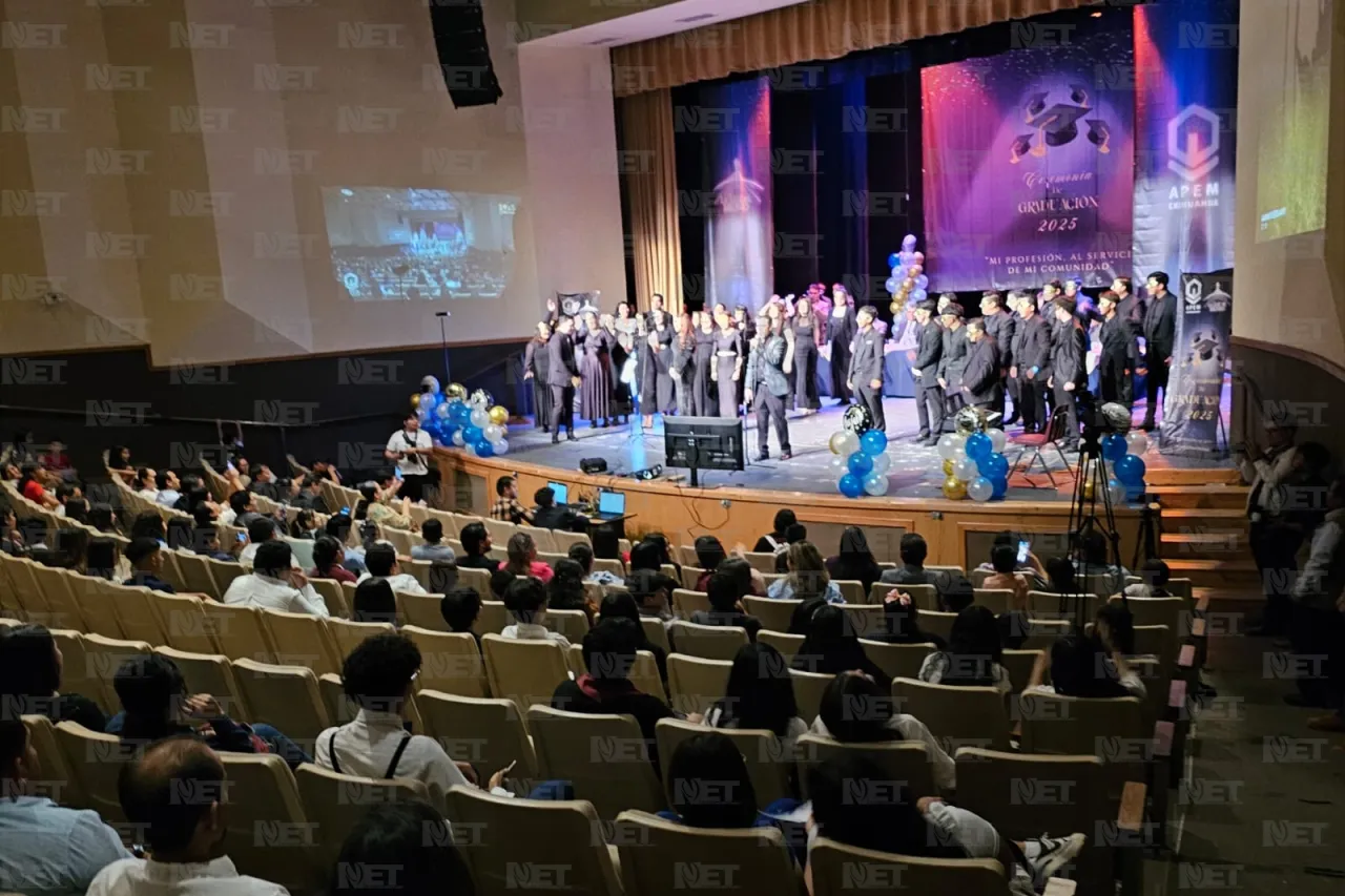 Se gradúan 200 estudiantes de la APEM