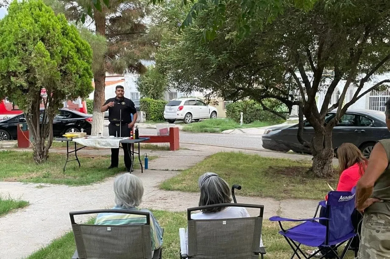 Imparten curso de primeros auxilios a residentes del fraccionamiento Lausane