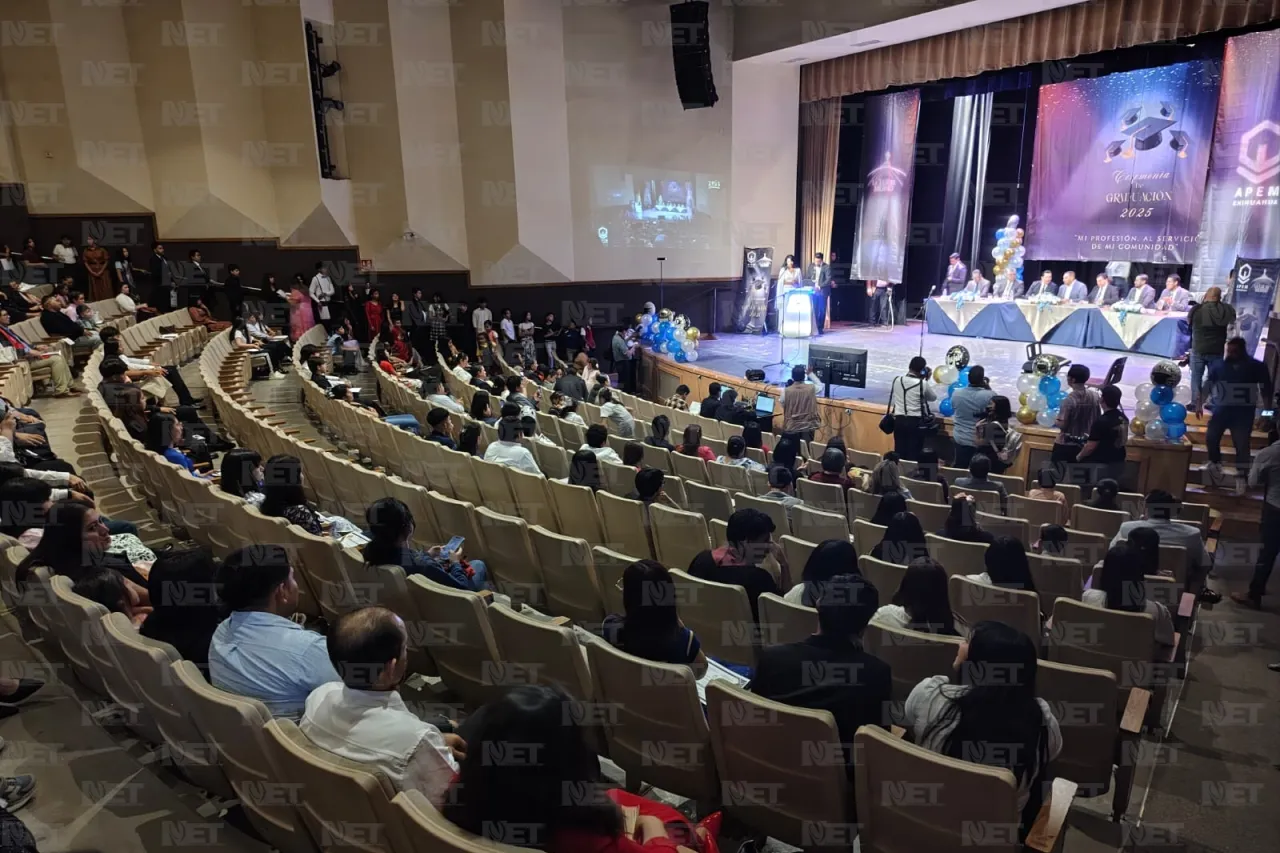 Se gradúan 200 estudiantes de la APEM