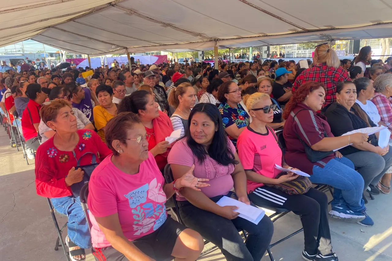 Entregan despensas en Centro Comunitario Fridha Khalo