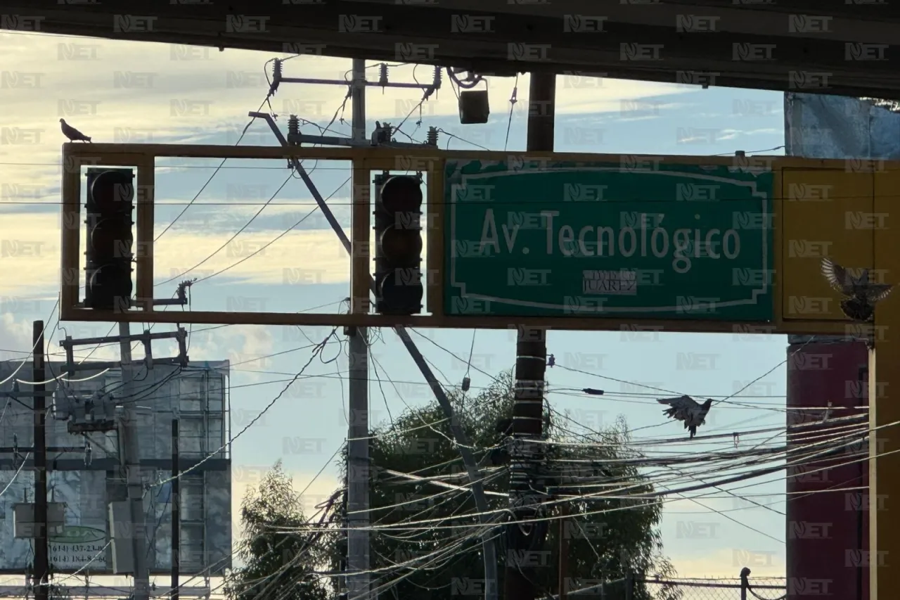 Embotellamiento por falla de semáforo en Puente al Revés desquicia a guiadores