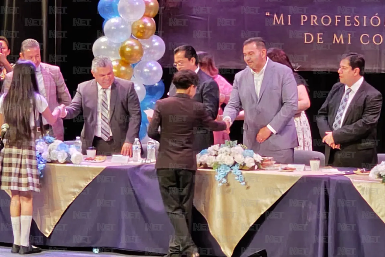Se gradúan 200 estudiantes de la APEM