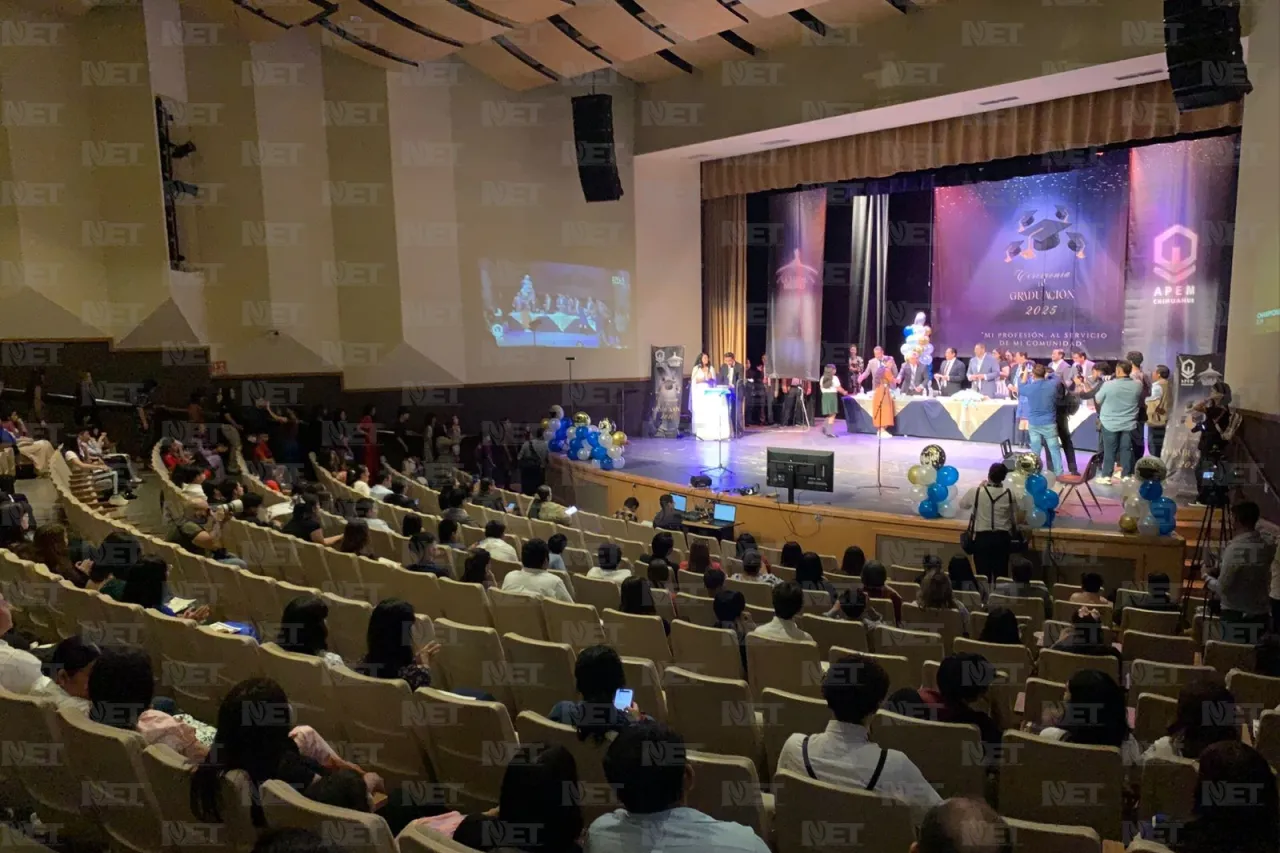Se gradúan 200 estudiantes de la APEM