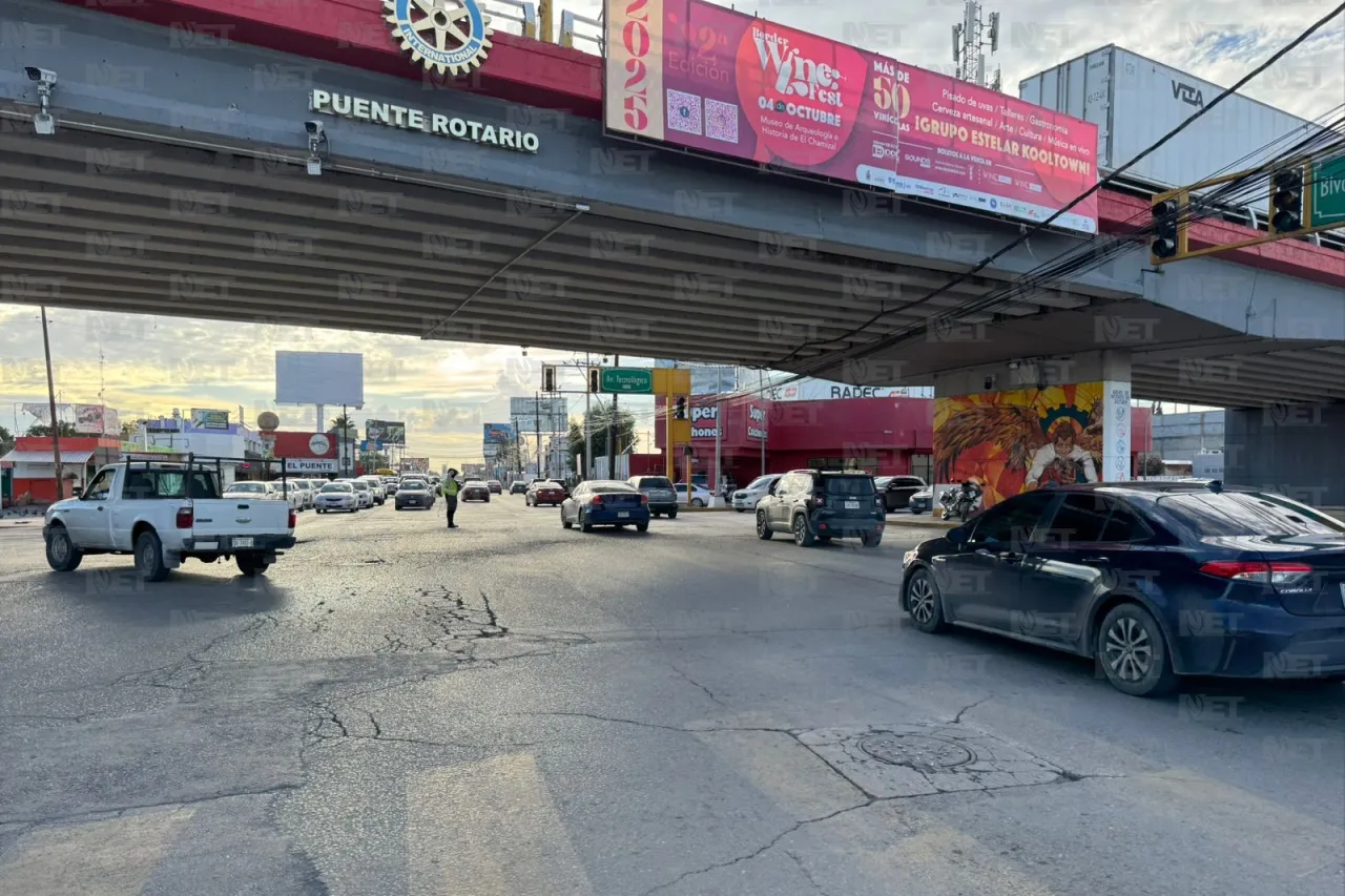 Embotellamiento por falla de semáforo en Puente al Revés desquicia a guiadores