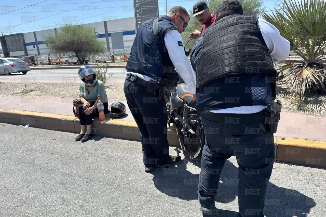 Pareja queda lesionada tras derrapar en motocicleta en el bulevar Independencia