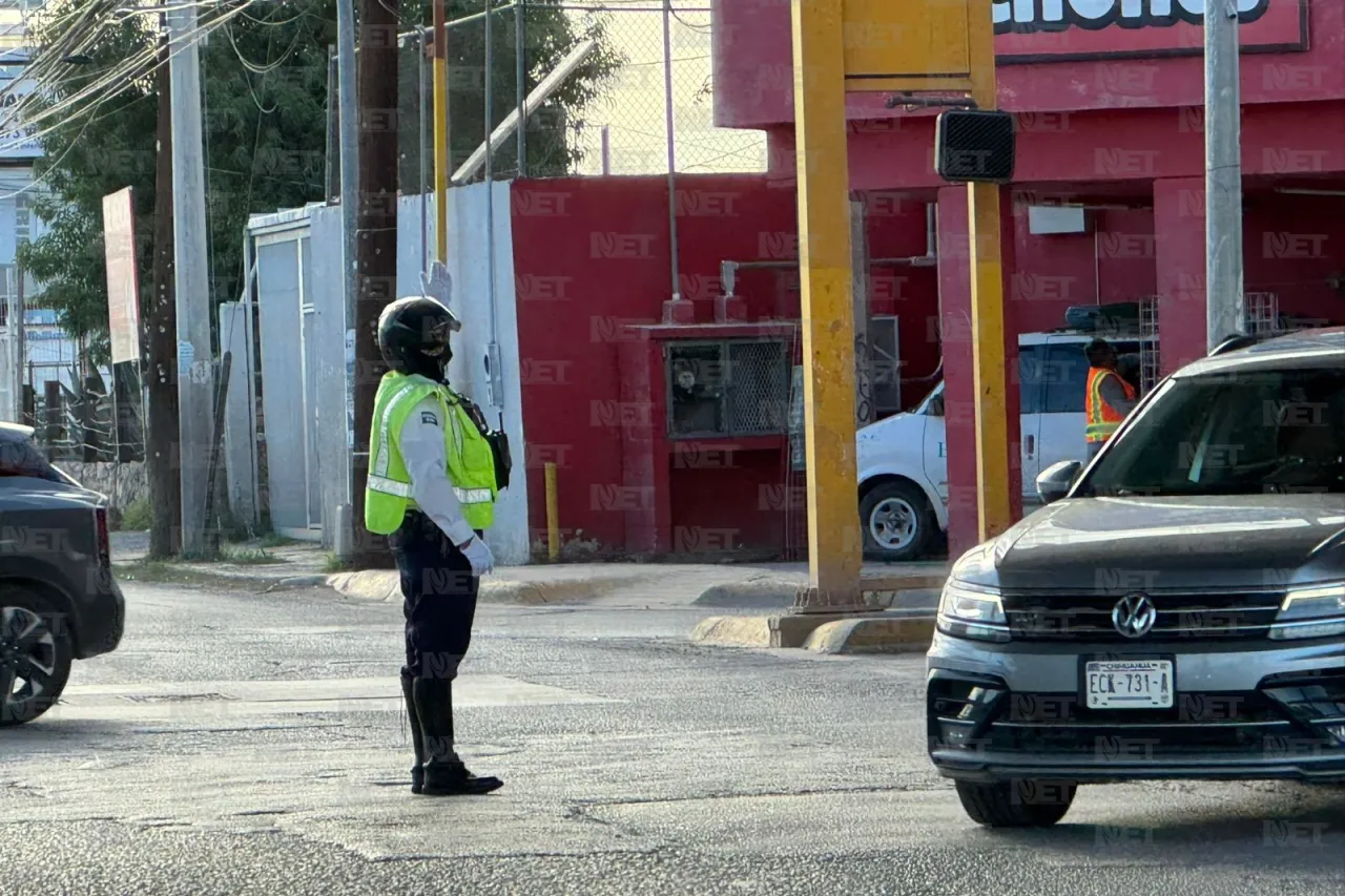 Embotellamiento por falla de semáforo en Puente al Revés desquicia a guiadores