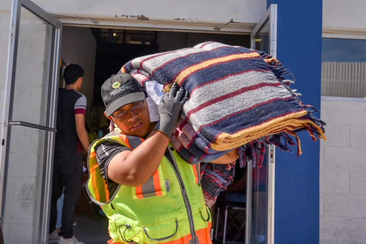 Entrega Estado apoyos a más 300 familias afectadas por lluvias en Juárez