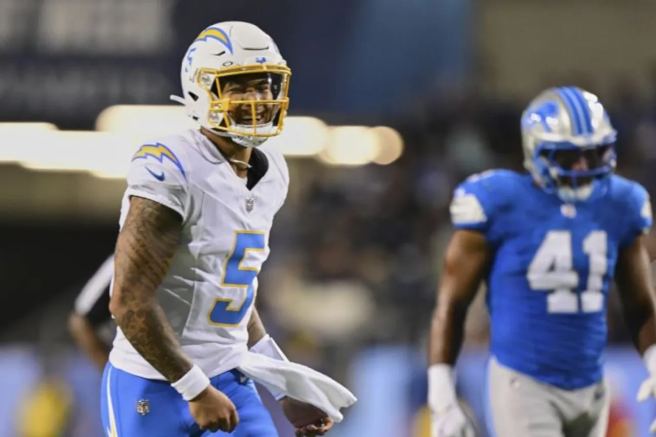 Aplastan Chargers a Lions en el juego del Salón de la Fama
