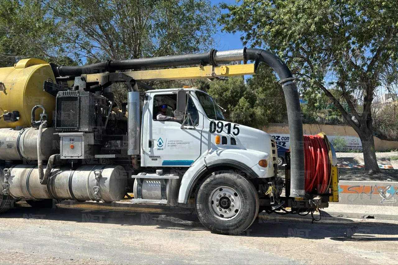 Limpia JMAS alcantarillas en 8 colonias tras lluvias intensas