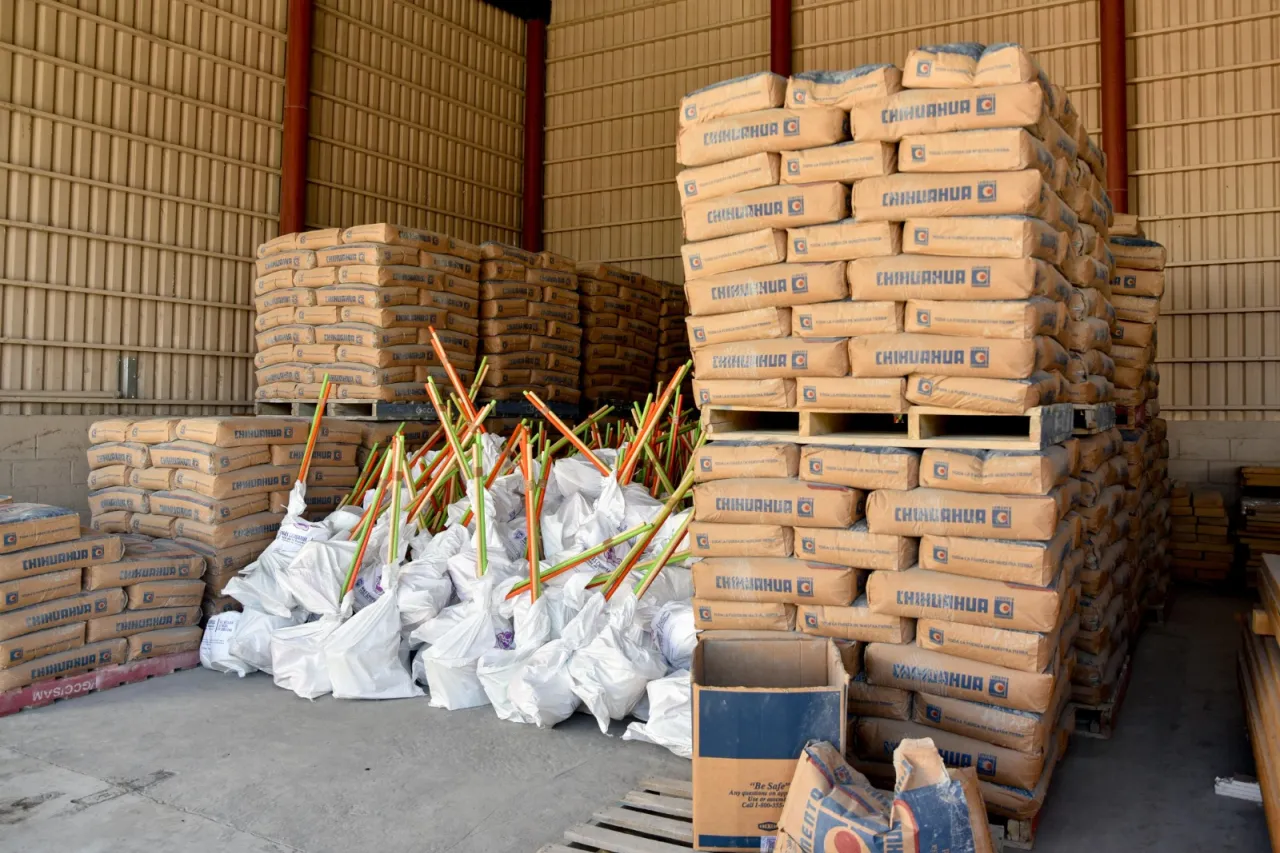 Entrega Estado apoyos a más 300 familias afectadas por lluvias en Juárez