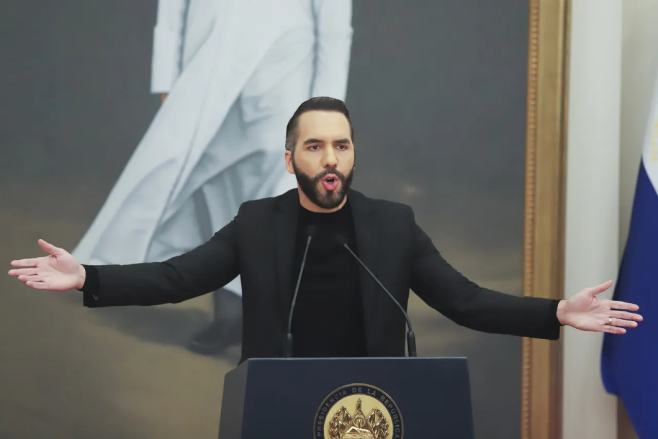 Habilitan en El Salvador la reelección presidencial indefinida