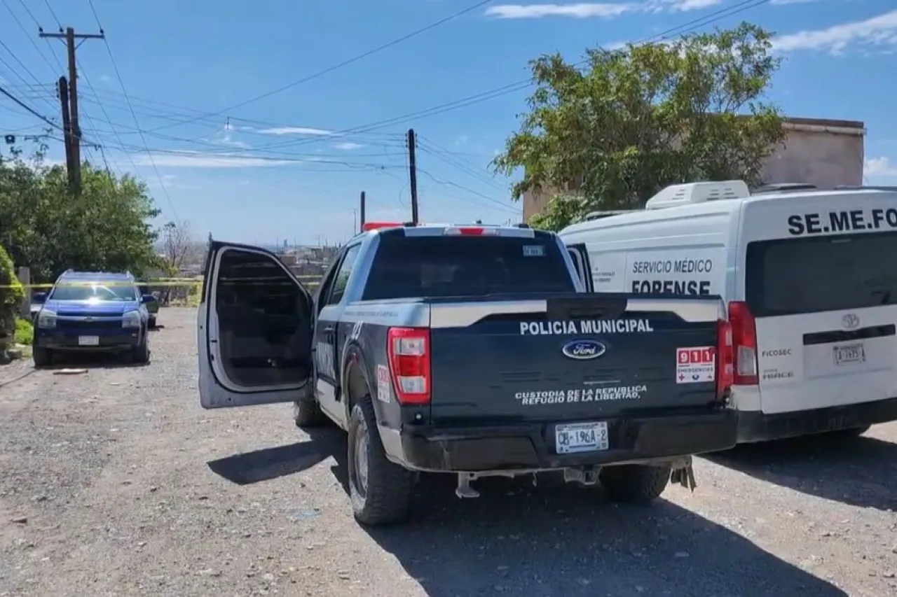 Hombre aparece sin vida junto a camioneta en la colonia Vicente Guerrero